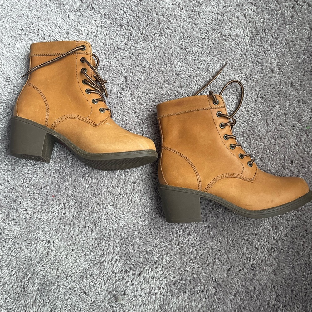 Kodiak Claire Waterproof Leather Lace Up Ankle Boots; Color: Carmel